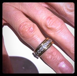 Beautiful, one of a kind men's infinity diamond ri